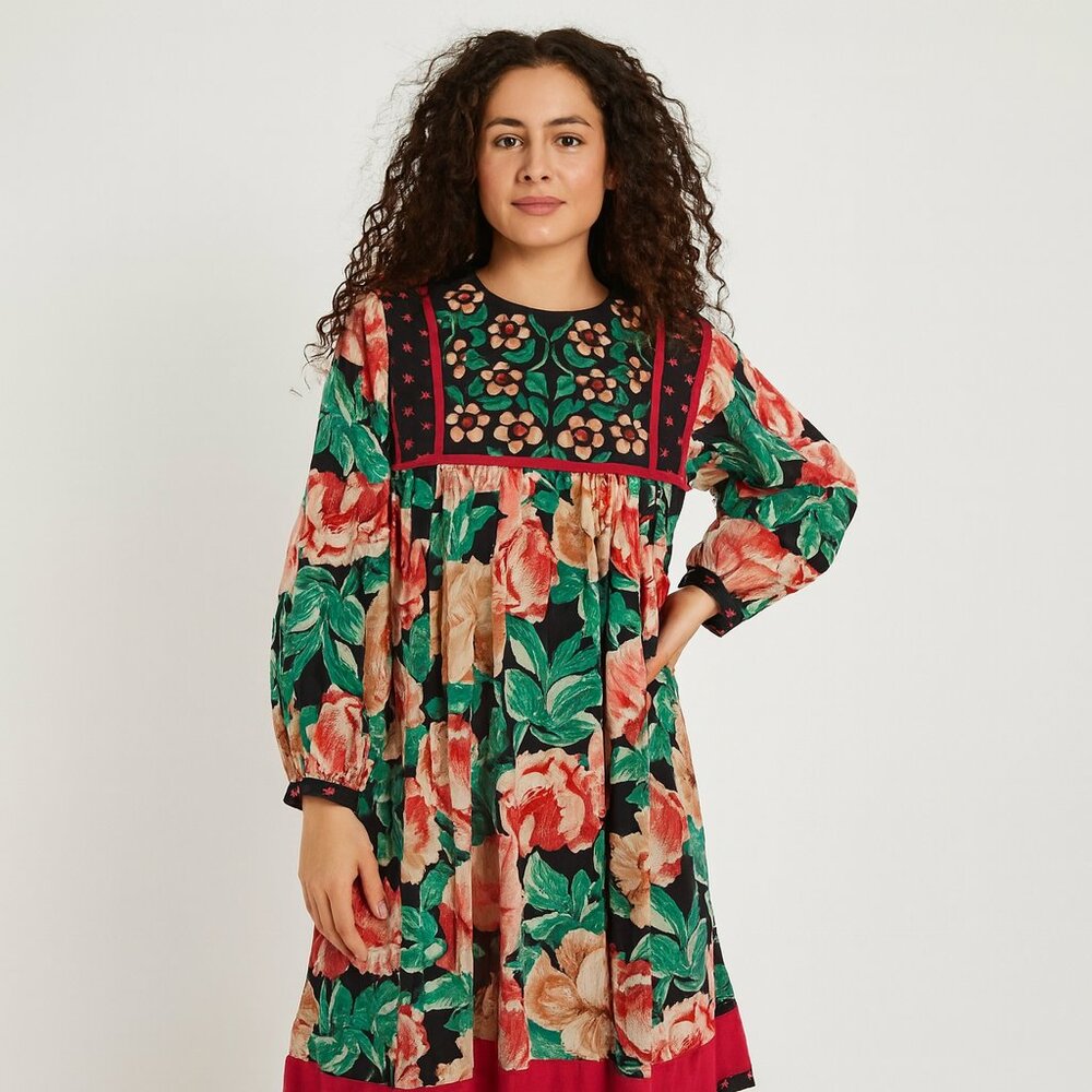Vintage Starina Dress Dark Floral Cotton Modest Embroidered Women's size Small - Picture 1 of 10